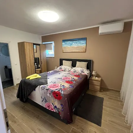 Apartment Apartman Hana